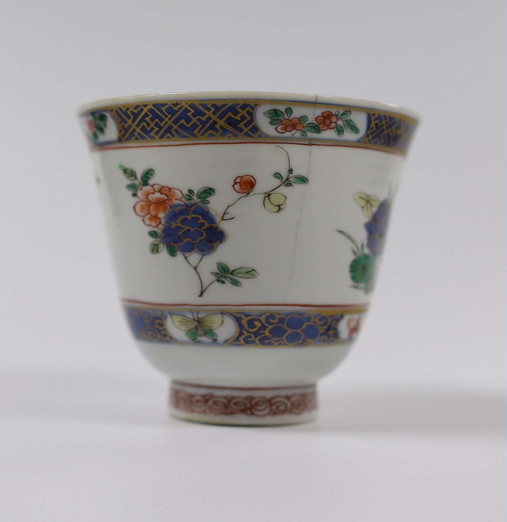 A Chinese Kangxi famille verte tea bowl (hairline crack)